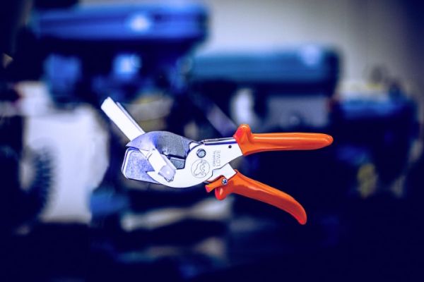 Löwe 3.204/P90 Rohr- und Schlauchschere