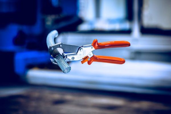 Löwe 5.504 Schlauchschere mit Dreiecksklinge