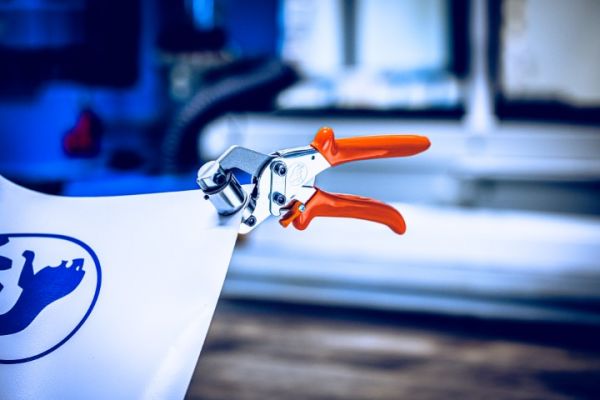 Löwe 3.904/11 Handösenpresse für selbstschneidende Ösen