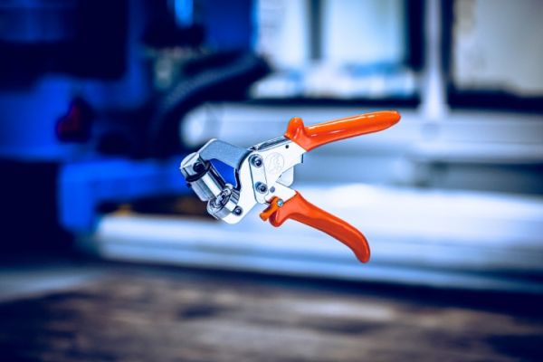 Löwe 3.904/11 Handösenpresse für selbstschneidende Ösen