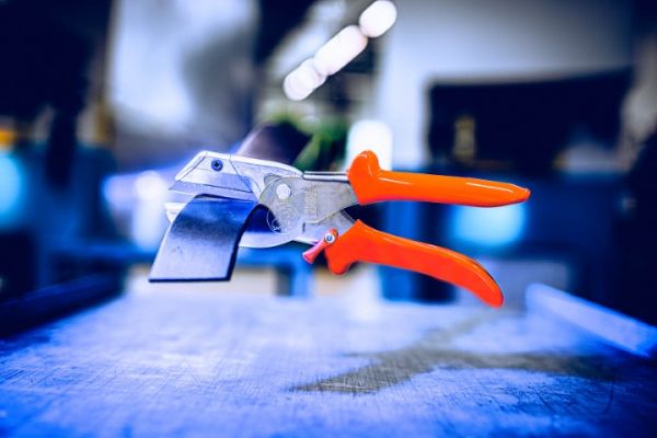 Löwe 3.805 Amboss-Schere mit Trapezklinge ohne Anschläge