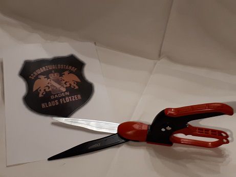 Formschnitt Grasschere