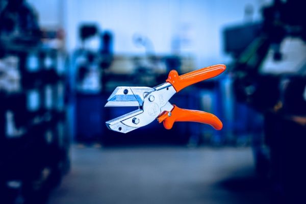 Löwe 3.805 Amboss-Schere mit Trapezklinge ohne Anschläge