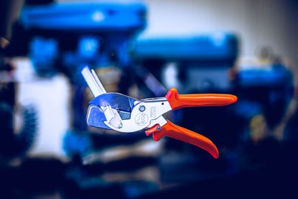 Löwe 3.204/P90 Rohr- und Schlauchschere