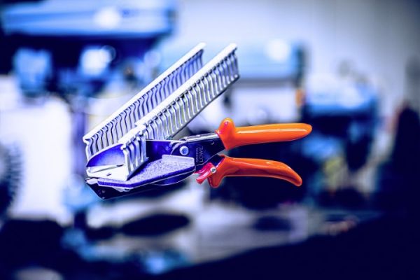 Löwe 3.604 Kabelkanalschere mit 45° Anschlägen