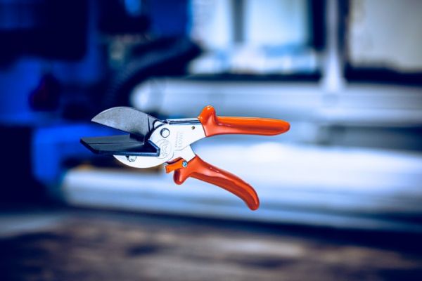 Löwe 3.106/50k Leistenschere mit 90° Anschlägen, mit Kunststoffunterlage